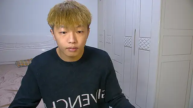 Chocolates-001 online show from 03/07/26, 11:40