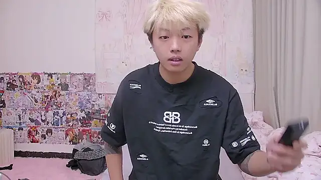 Chocolates-001 online show from 04/26/26, 12:03