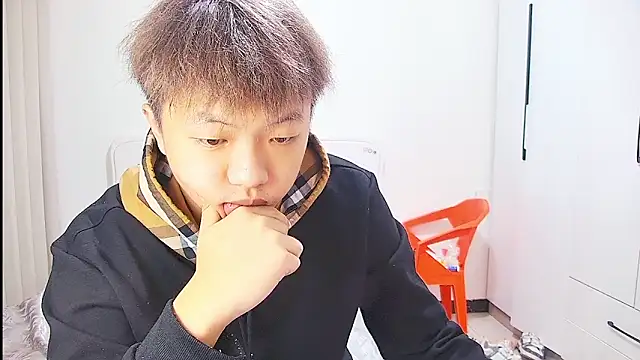Snapshot of Chocolates-001 chatting on 06/20/26, 12:08 Chocolates-001 online show from 06/20/26, 12:08