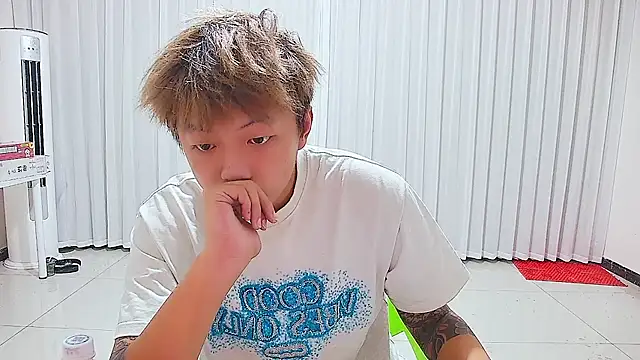 Snapshot of Chocolates-001 chatting on 07/29/26, 12:58 Chocolates-001 online show from 07/29/26, 12:58