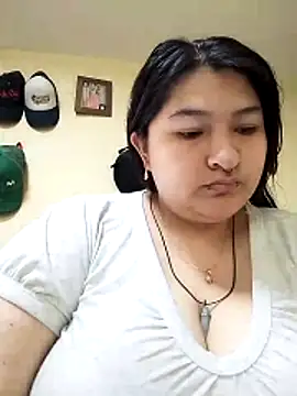 Snapshot of LauraHorny69 chatting on 06/13/26, 02:37 LauraHorny69 online show from 06/13/26, 02:37