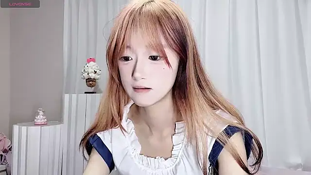 Snapshot of qingqing_love2025 chatting on 05/27/26, 02:47 qingqing love2025 online show from 05/27/26, 02:47