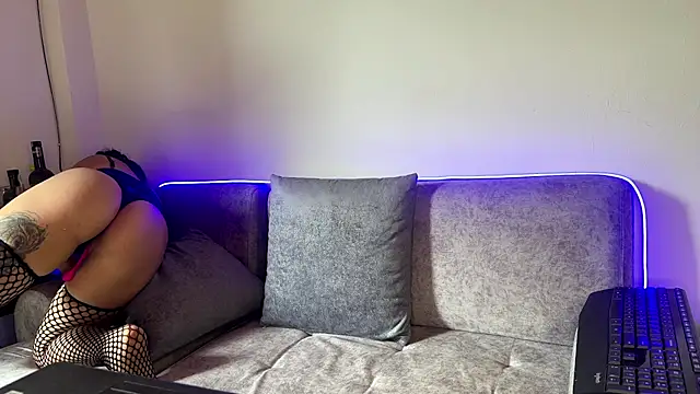 selenaln online show from 02/15/26, 06:04