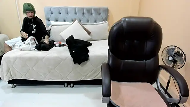 Bela Craxkerr online show from 03/04/26, 12:44