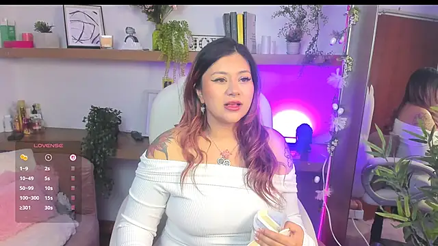 Snapshot of _Lorraine_v chatting on 04/13/26, 02:55 Lorraine v online show from 04/13/26, 02:55