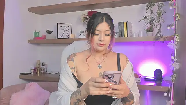 Snapshot of _Lorraine_v chatting on 04/14/26, 05:19 Lorraine v online show from 04/14/26, 05:19