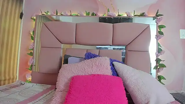 Snapshot of amy__rose__ chatting on 06/19/26, 03:00 amy rose online show from 06/19/26, 03:00