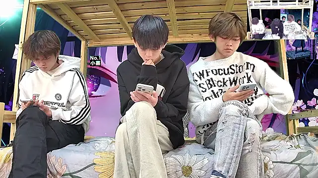 xiaohuangren01 online show from 03/11/26, 03:23