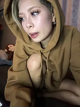 BADBITCHISAKI online show from 03/10/26, 02:33