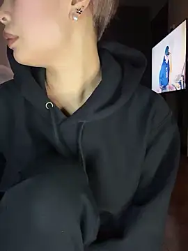 BADBITCHISAKI online show from 04/19/26, 01:32