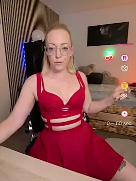 Snapshot of Lea-Kirsch chatting on 05/28/26, 06:10 Lea-Kirsch online show from 05/28/26, 06:10