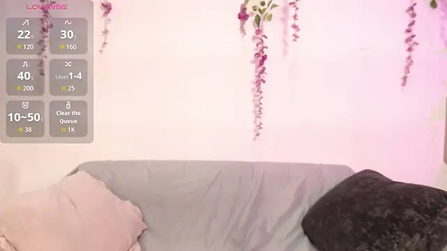 chloe peach  online show from 06/12/26, 12:59
