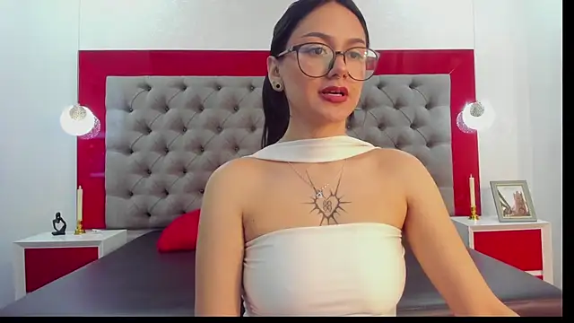 Snapshot of NiccolleHall chatting on 01/16/26, 12:53 NiccolleHall online show from 01/16/26, 12:53