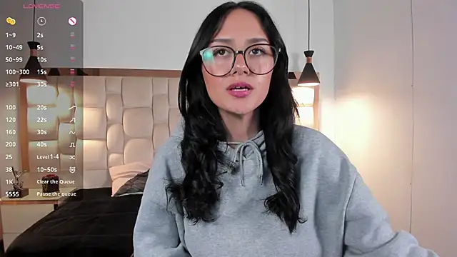 Snapshot of NiccolleHall chatting on 02/18/26, 03:41 NiccolleHall online show from 02/18/26, 03:41