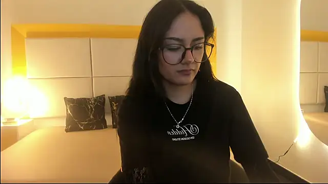 Snapshot of NiccolleHall chatting on 02/20/26, 01:33 NiccolleHall online show from 02/20/26, 01:33