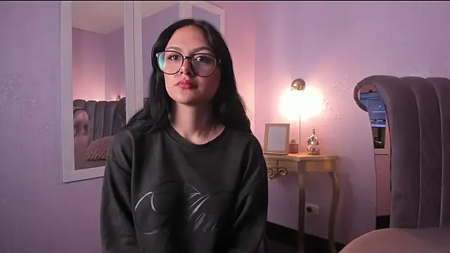 Snapshot of NiccolleHall chatting on 02/24/26, 01:31 NiccolleHall online show from 02/24/26, 01:31