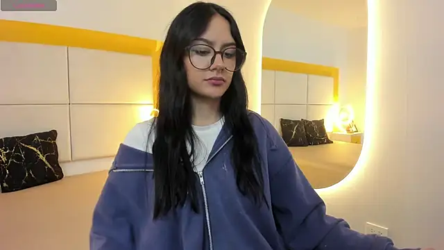 Snapshot of NiccolleHall chatting on 02/27/26, 02:06 NiccolleHall online show from 02/27/26, 02:06