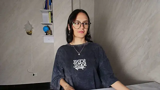 Snapshot of NiccolleHall chatting on 03/09/26, 01:37 NiccolleHall online show from 03/09/26, 01:37