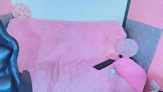 hotcakes uwu online show from 03/27/26, 08:26