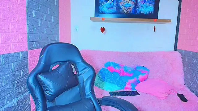 hotcakes uwu online show from 04/16/26, 02:56