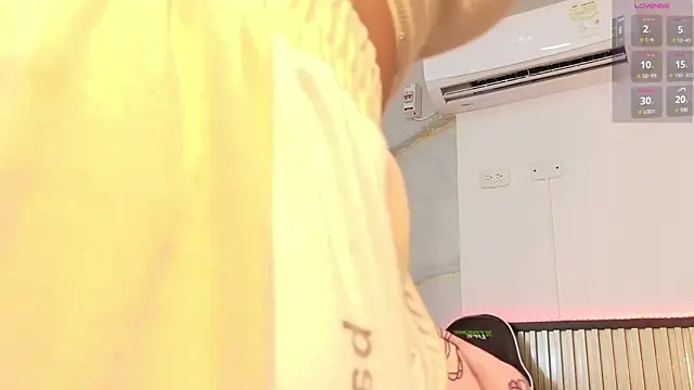 Scarlet Vixen  online show from 02/18/26, 12:01