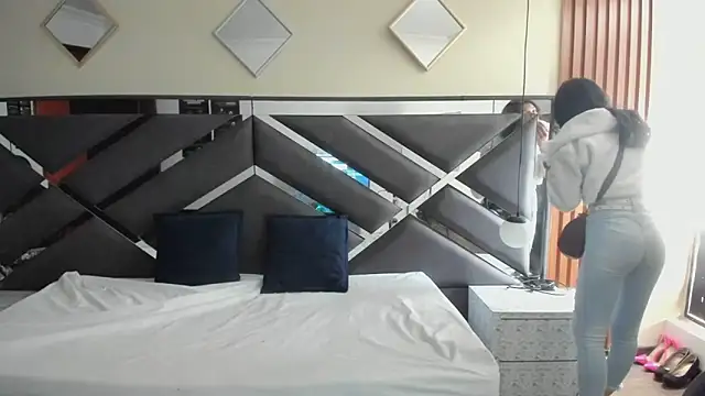 Ambarross  online show from 03/22/26, 12:19