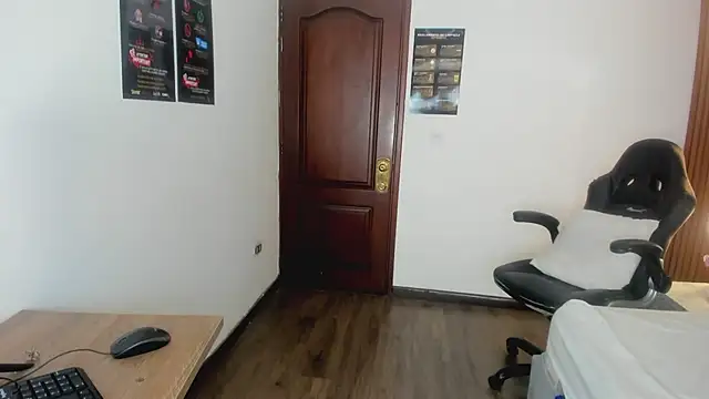 Ambarross  online show from 04/12/26, 12:54