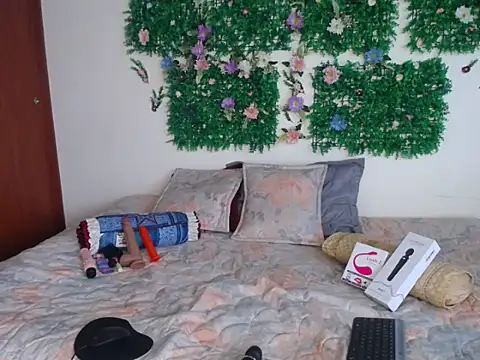 lunitabliss online show from 02/15/26, 04:47