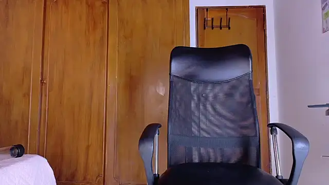 samirths boy  online show from 06/11/26, 07:01