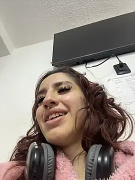 Snapshot of elodie_rouge chatting on 07/10/26, 12:41 elodie rouge online show from 07/10/26, 12:41