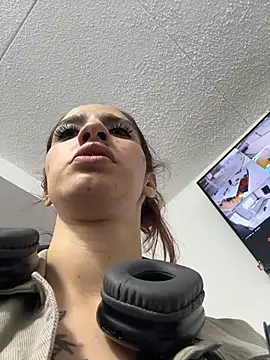 Snapshot of elodie_rouge chatting on 07/16/26, 12:33 elodie rouge online show from 07/16/26, 12:33