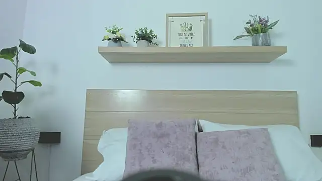 ivette swan online show from 02/12/26, 12:33