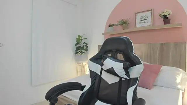 ivette swan online show from 02/21/26, 12:28