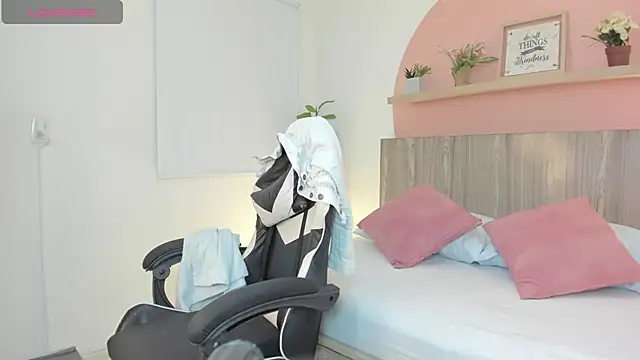 ivette swan online show from 04/15/26, 07:32