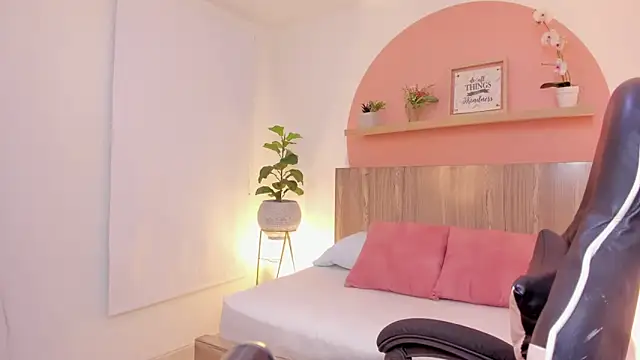 ivette swan online show from 04/21/26, 07:50