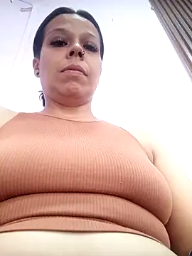 Snapshot of RossyAlvarez chatting on 04/24/26, 02:41 RossyAlvarez online show from 04/24/26, 02:41