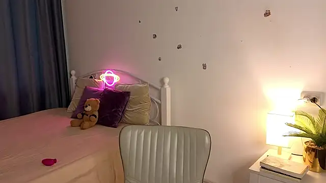 Snapshot of Maily__Trees chatting on 02/19/26, 11:28 Maily Trees online show from 02/19/26, 11:28