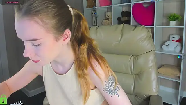 Nicole Vasquez online show from 03/19/26, 01:09