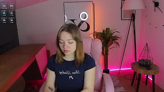 Kiss Moon online show from 03/05/26, 06:53