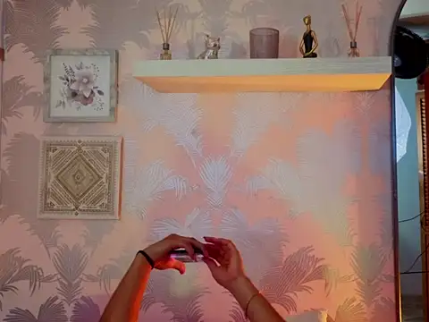 Emma Thompssonn online show from 04/13/26, 11:59