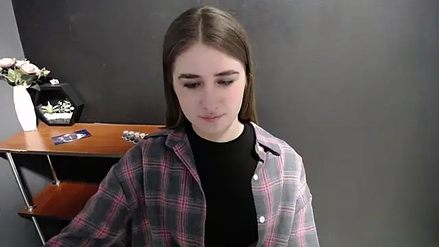 Sunny siren online show from 04/21/26, 12:22