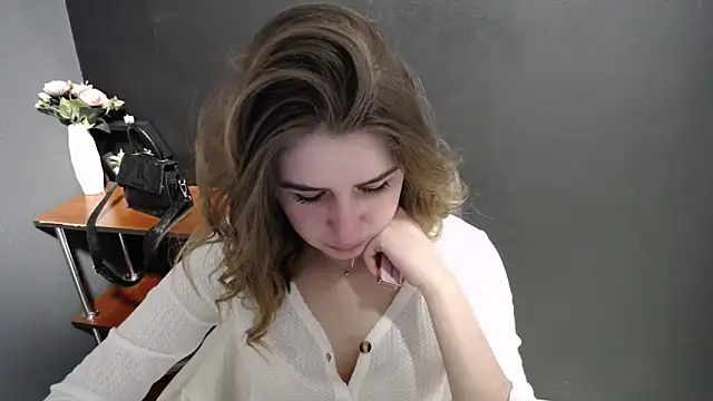 Sunny siren online show from 04/22/26, 12:39