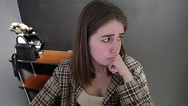 Sunny siren online show from 04/23/26, 12:51