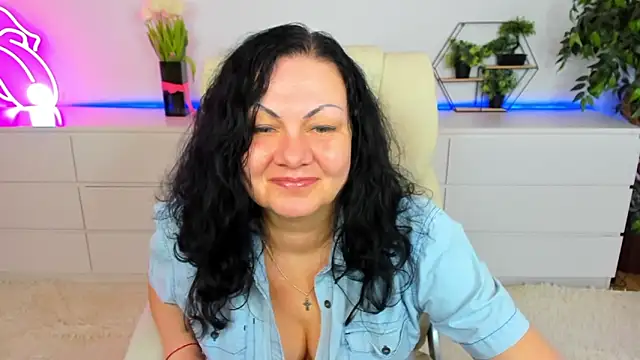 IrissMoon online show from 03/12/26, 06:30