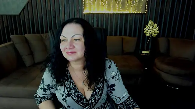 IrissMoon online show from 04/20/26, 05:54