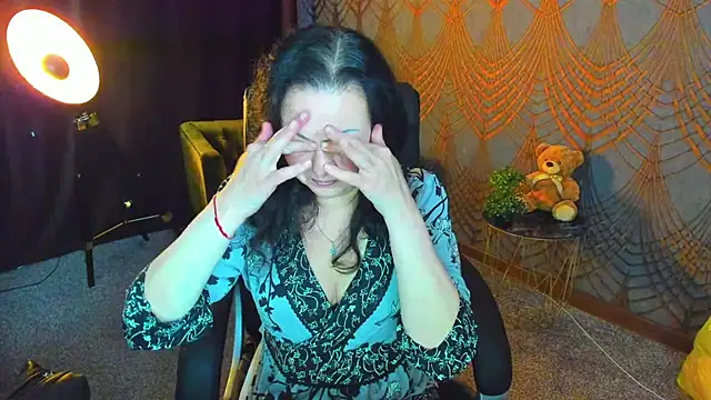 Snapshot of IrissMoon chatting on 05/11/26, 05:35 IrissMoon online show from 05/11/26, 05:35