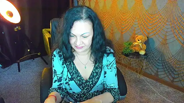 Snapshot of IrissMoon chatting on 05/11/26, 02:45 IrissMoon online show from 05/11/26, 02:45