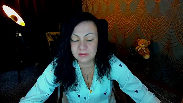 Snapshot of IrissMoon chatting on 05/31/26, 06:09 IrissMoon online show from 05/31/26, 06:09
