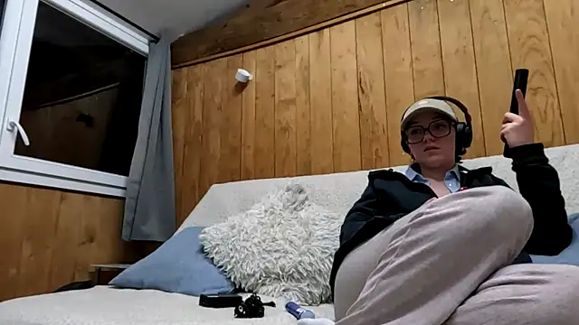 Snapshot of ju_juliette chatting on 03/12/26, 10:27 ju juliette online show from 03/12/26, 10:27