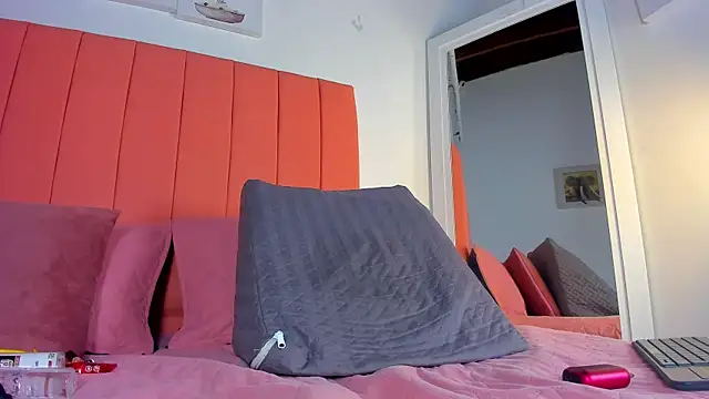 rose thompson19 online show from 04/10/26, 07:40